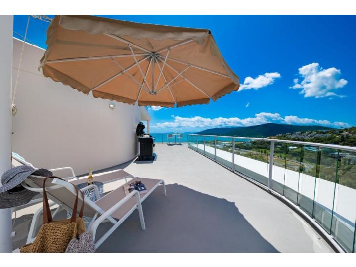 What a View - 2 Bedroom Apartment Apartment, Airlie Beach - imaginea 3