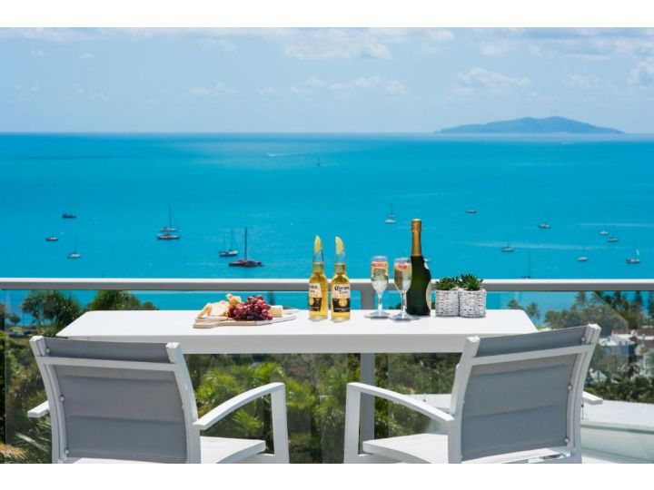 What a View - 2 Bedroom Apartment Apartment, Airlie Beach - imaginea 6