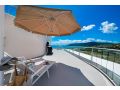 What a View - 2 Bedroom Apartment Apartment, Airlie Beach - thumb 3