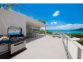 What a View - 2 Bedroom Apartment Apartment, Airlie Beach - thumb 10