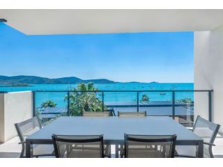 Executive on Whisper Bay - Cannonvale Apartment, Airlie Beach - 2