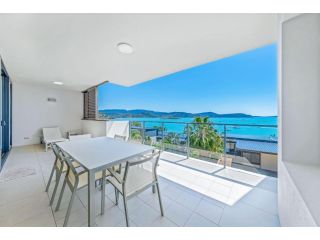 Executive on Whisper Bay - Cannonvale Apartment, Airlie Beach - 1