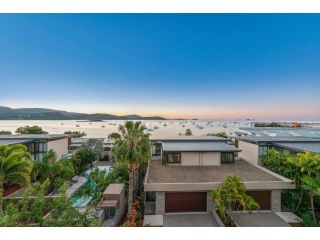 Executive on Whisper Bay - Cannonvale Apartment, Airlie Beach - 3
