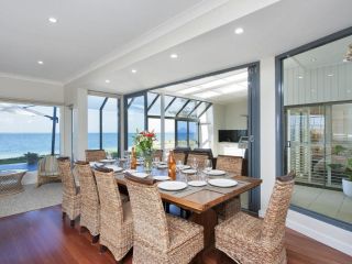 Whispering Sands', 10 Sandy Point Road - Luxury waterfront home with aircon, WIFI & Foxtel Guest house, Corlette - 5