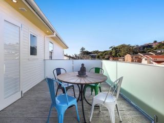 Leisurely Holiday Retreat, near Beach and Shops Guest house, Terrigal - 5