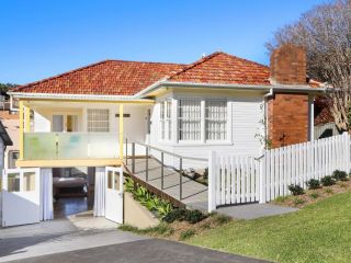 Leisurely Holiday Retreat, near Beach and Shops Guest house, Terrigal - 4
