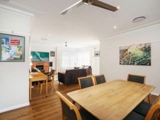 Leisurely Holiday Retreat, near Beach and Shops Guest house, Terrigal - 3