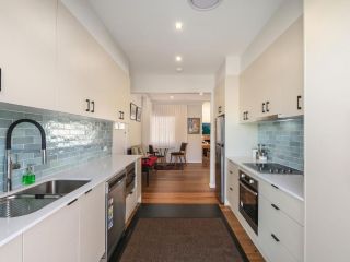 Leisurely Holiday Retreat, near Beach and Shops Guest house, Terrigal - 1