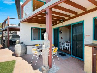 WHITE WAVES 4 - ABSOLUTE BEACH FRONT STUDIO HASTINGS POINT Apartment, Hastings Point - 4