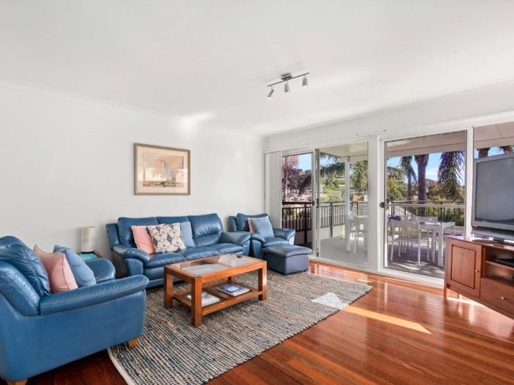 Spacious Beachside Townhouse with Large Balcony Guest house, Terrigal - imaginea 2