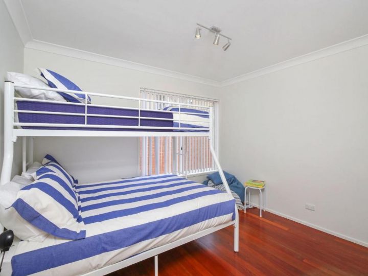 Spacious Beachside Townhouse with Large Balcony Guest house, Terrigal - imaginea 7