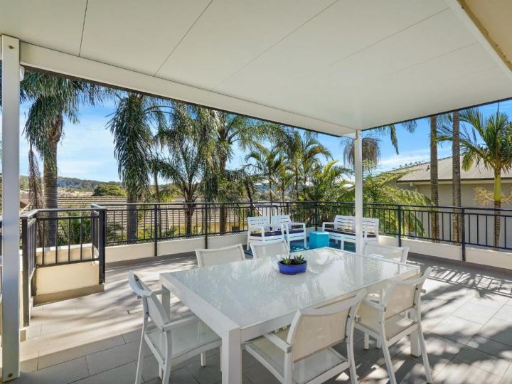 Spacious Beachside Townhouse with Large Balcony Guest house, Terrigal - imaginea 1