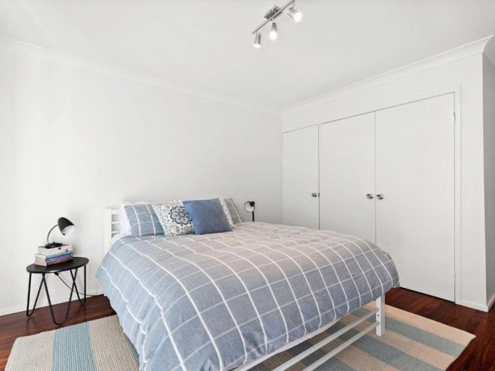 Spacious Beachside Townhouse with Large Balcony Guest house, Terrigal - imaginea 8