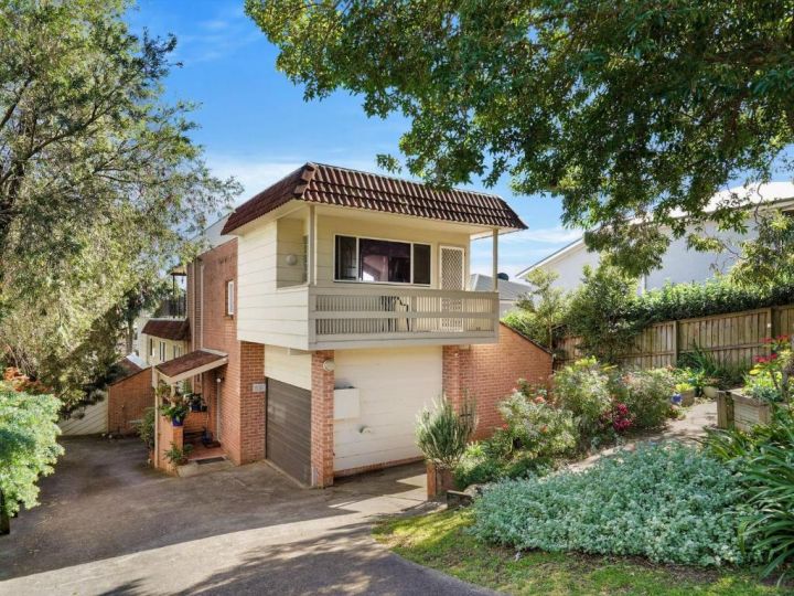 Spacious Beachside Townhouse with Large Balcony Guest house, Terrigal - imaginea 4