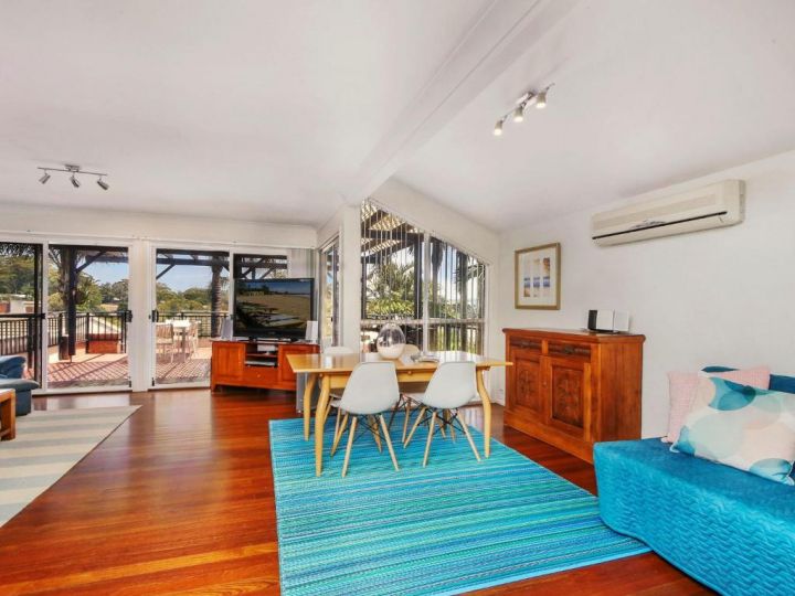 Spacious Beachside Townhouse with Large Balcony Guest house, Terrigal - imaginea 3