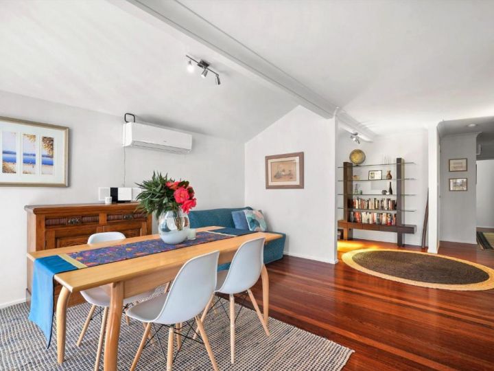 Spacious Beachside Townhouse with Large Balcony Guest house, Terrigal - imaginea 6