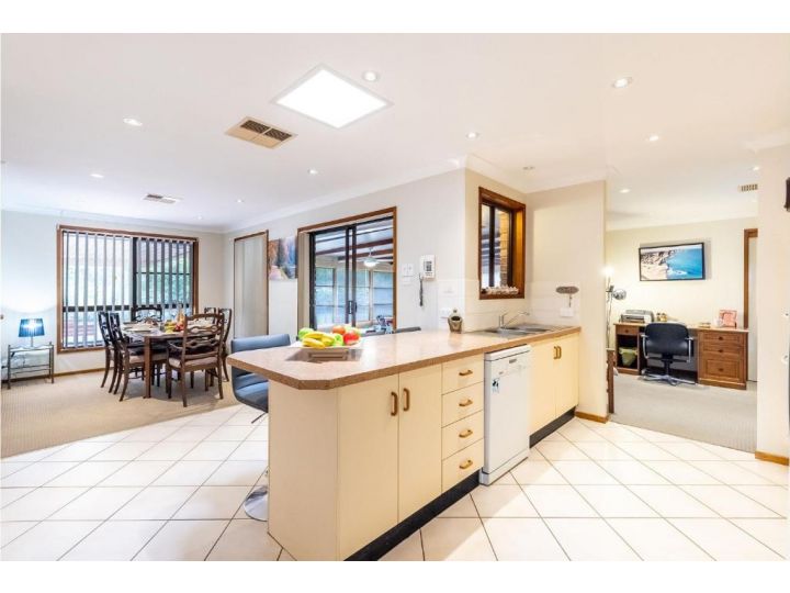 Wildflower at Fingal Bay 130 Rocky Point Rd perfect pet friendly property with ducted air conditioning Guest house, Fingal Bay - imaginea 6