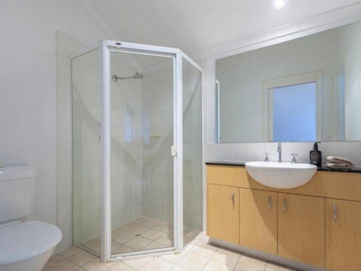 Spacious 4 BR and 2 Bathrooms City Apartment Apartment, Adelaide - imaginea 14