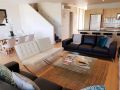Spacious 4 BR and 2 Bathrooms City Apartment Apartment, Adelaide - thumb 4