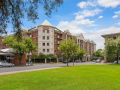 Spacious 4 BR and 2 Bathrooms City Apartment Apartment, Adelaide - thumb 2