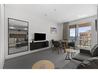 Wine Down at The Pier Apartment, Glenelg - 4