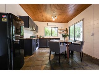 Winter Haven Daylesford - Breathtaking 2BR Home With Fast WIFI & Soaking Tub Guest house, Daylesford - 4