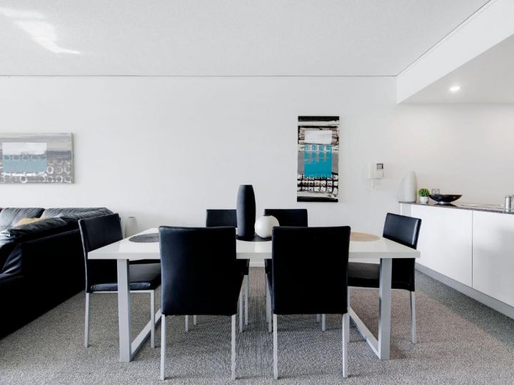 Wonderful Modern 3 Bedroom Apartment in Sierra Grand Apartment, Gold Coast - imaginea 9