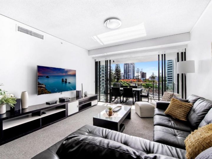 Wonderful Modern 3 Bedroom Apartment in Sierra Grand Apartment, Gold Coast - imaginea 2