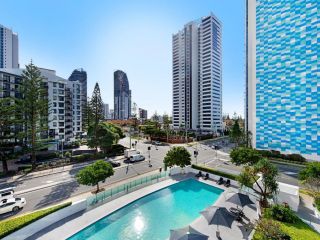 Wonderful Modern 3 Bedroom Apartment in Sierra Grand Apartment, Gold Coast - 3