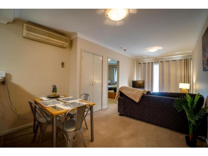 Wonderful Waldorf - big apartment - pool - tennis Apartment, Perth - imaginea 8