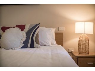 Wonderful Waldorf - big apartment - pool - tennis Apartment, Perth - 4