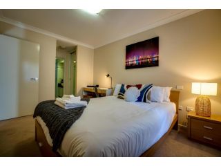 Wonderful Waldorf - big apartment - pool - tennis Apartment, Perth - 1