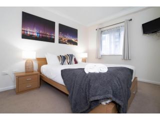 Wonderful Waldorf - big apartment - pool - tennis Apartment, Perth - 2