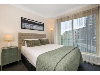 Work and Play Haven near Dining & Shopping Apartment, Melbourne - 4