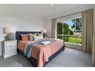 Wren Hill Dreamy Home with Spectacular Views Guest house, Orange - 4