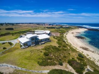 Wytonia Beachfront Accommodation Hotel, Port Fairy - 2