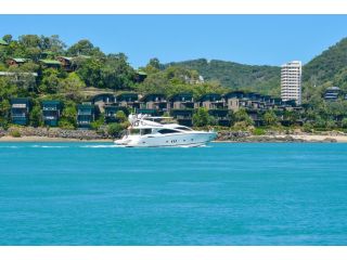 Yacht Club Villa 33 - Serenity - 4 Bedroom 4 Bathroom House Ocean Views 2 Buggies Apartment, Hamilton Island - 4