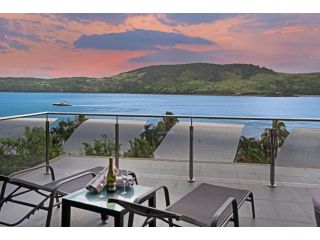 Yacht Club Villa 33 - Serenity - 4 Bedroom 4 Bathroom House Ocean Views 2 Buggies Apartment, Hamilton Island - 3