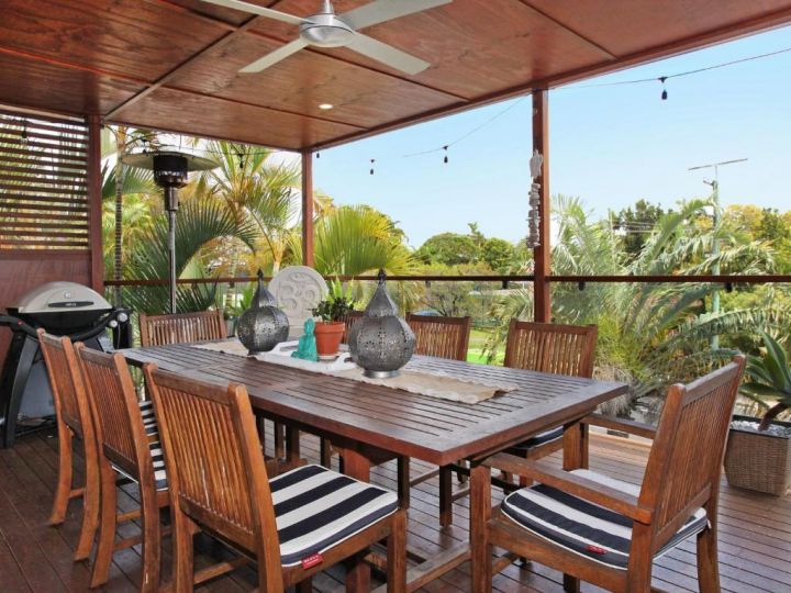 Five Bedroom Home at Alex beach air conditioning pool and pet friendly Guest house, Alexandra Headland - imaginea 6