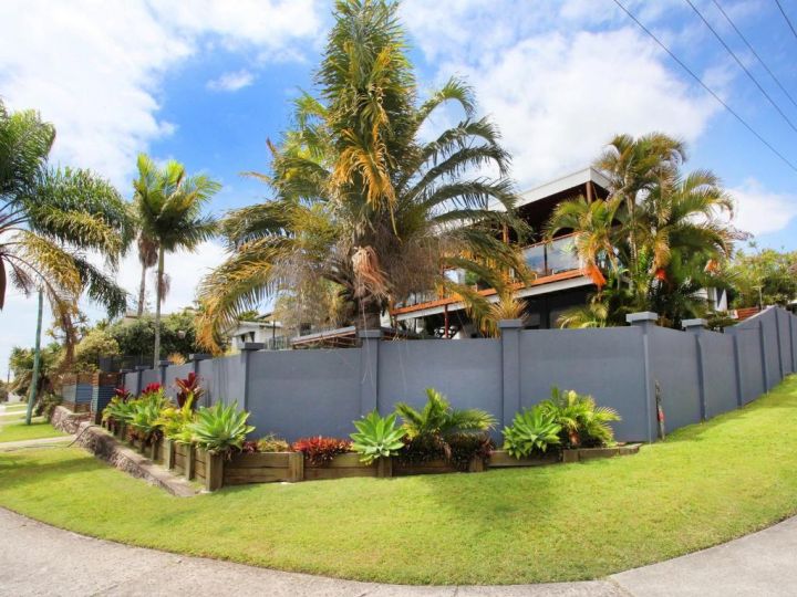 Five Bedroom Home at Alex beach air conditioning pool and pet friendly Guest house, Alexandra Headland - imaginea 19