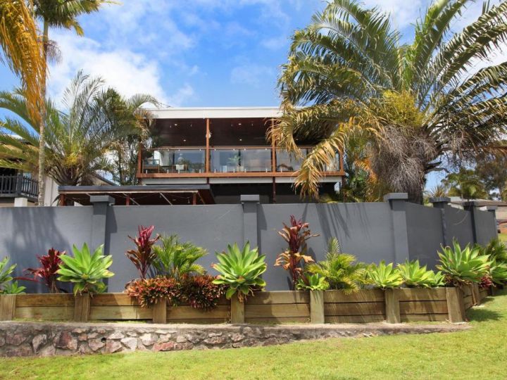 Five Bedroom Home at Alex beach air conditioning pool and pet friendly Guest house, Alexandra Headland - imaginea 17