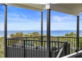 YARABIN - LUXURY 6 BEDROOM HOME WITH OCEAN VIEWS Guest house, Point Lookout - 1
