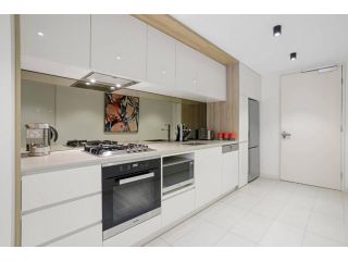 YARRA Â· YARRA Toorak Rd & Chapel St. Pool, Gym & Parking Apartment, Melbourne - 3