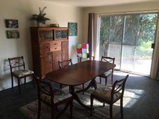 Yarram Cottage: Art and Accommodation Guest house, Yarram - 3