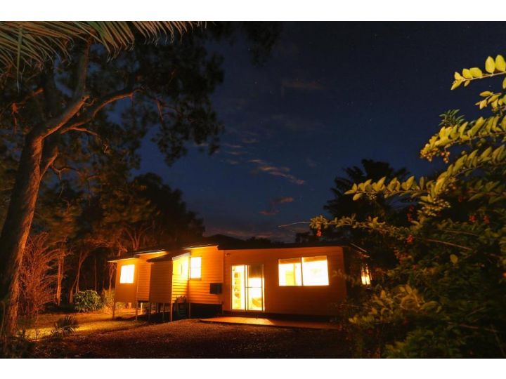 Yellow Cottage - bush and beach Guest house, Agnes Water - imaginea 1