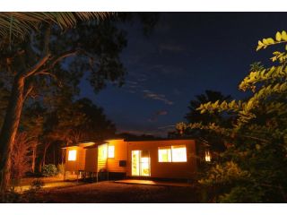 Yellow Cottage - bush and beach Guest house, Agnes Water - 1