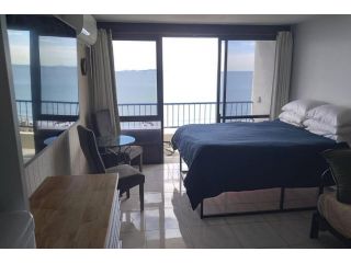Yeppoon condo on top floor with beach views Apartment, Yeppoon - 3