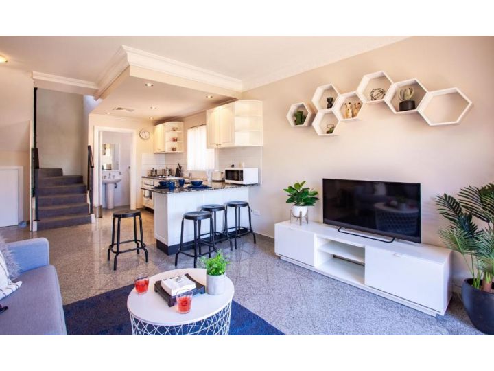 your home here in Sydney Villa, Sydney - imaginea 2