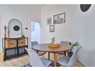 Your home on Smith St Collingwood (With Parking) Apartment, Melbourne - 1