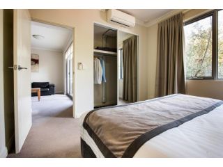 Zappeion Apartments Aparthotel, Perth - 1